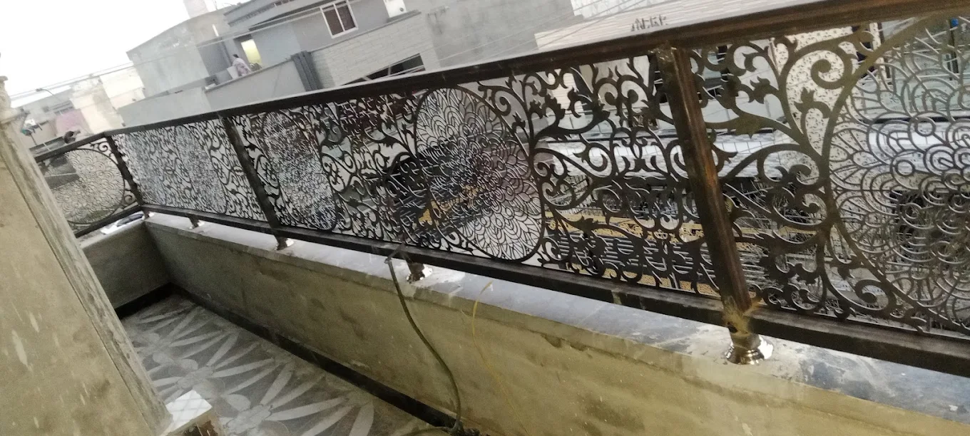 Cast iron balcony railing installation in Lahore