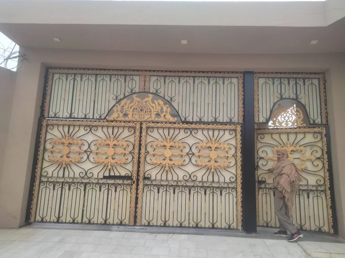 Completed steel fence and gate fabrication by Bismillah Steel Works & Welding in Lahore