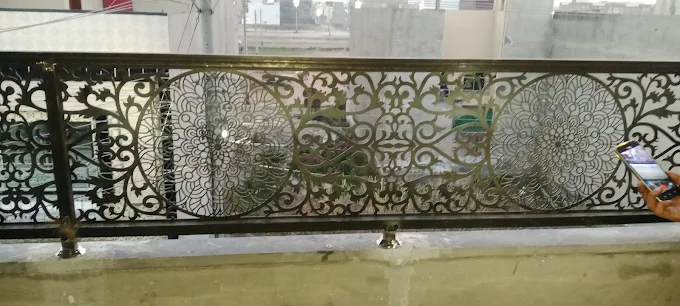 Decorative roof railing installed by Bismillah Steel Works in Lahore