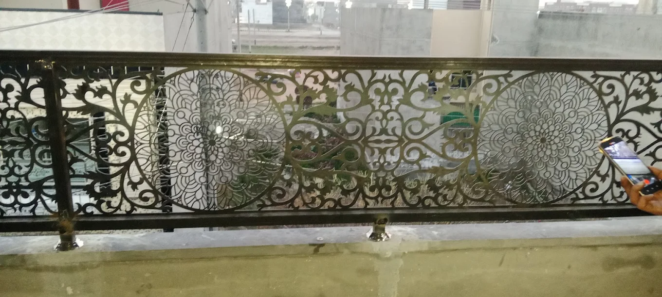 Balcony safety railing with decorative design in Lahore